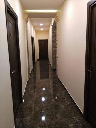 Гостевой дом Riverside Guest House Ереван Двухместный номер с 1 кроватью или 2 отдельными кроватями и ванной комнатой-8